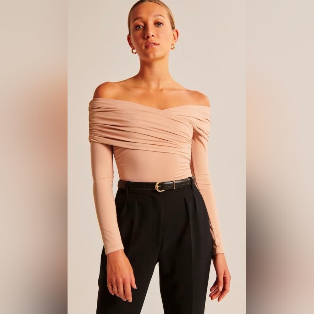 ABERCROMBIE & FITCH LONG SLEEVE RUCHED WRAP BODYSUIT - BEIGE XS